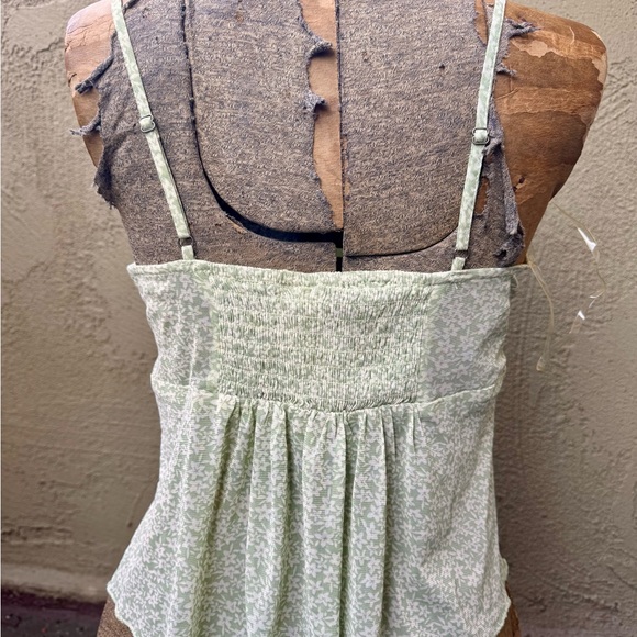 Sheer floral crop - Picture 2 of 8